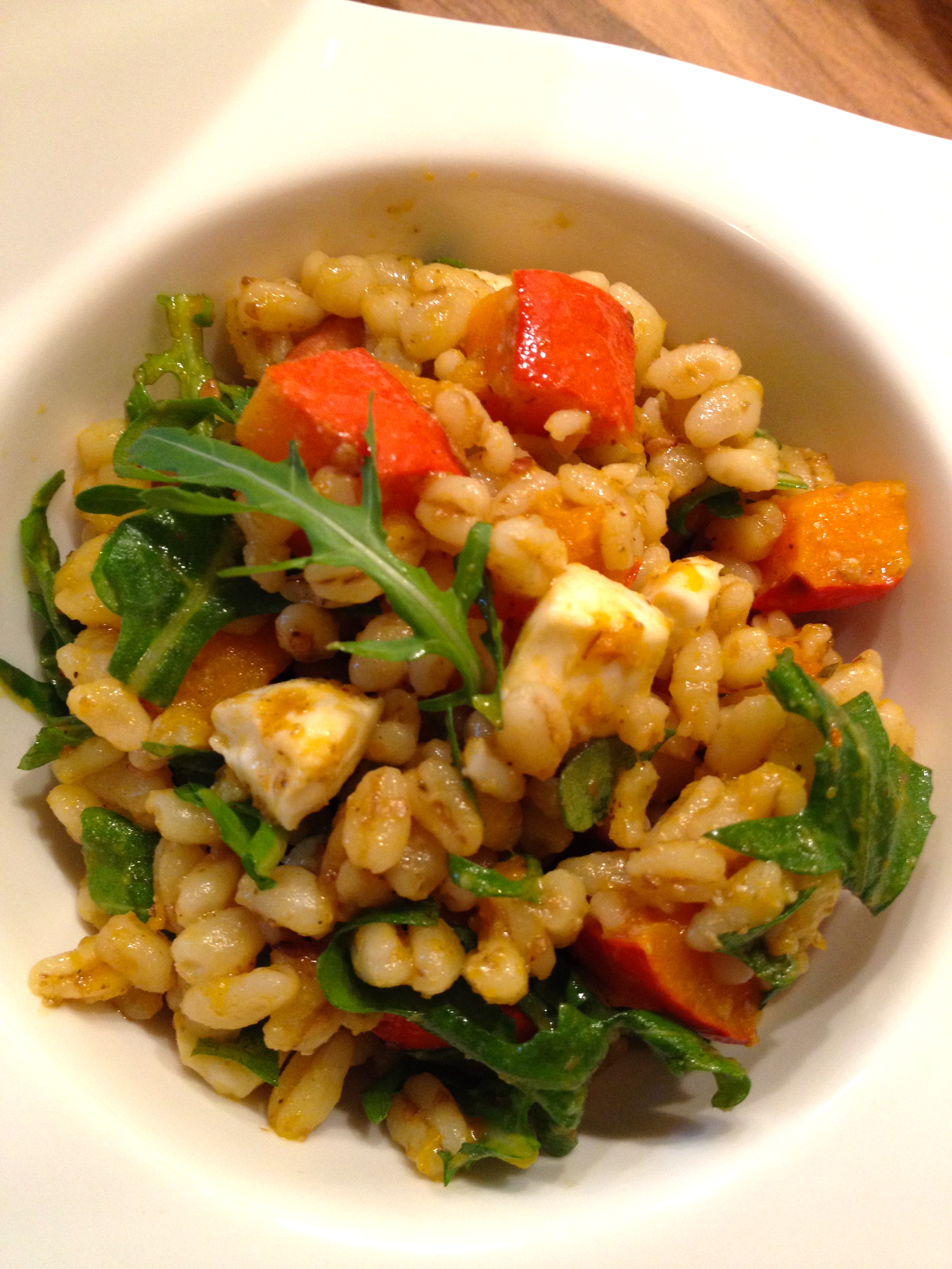 Kürbis-Ebly-Salat mit Rucola, Feta und Za&amp;#39;atar (oder Curry) – AUFGEGABELT