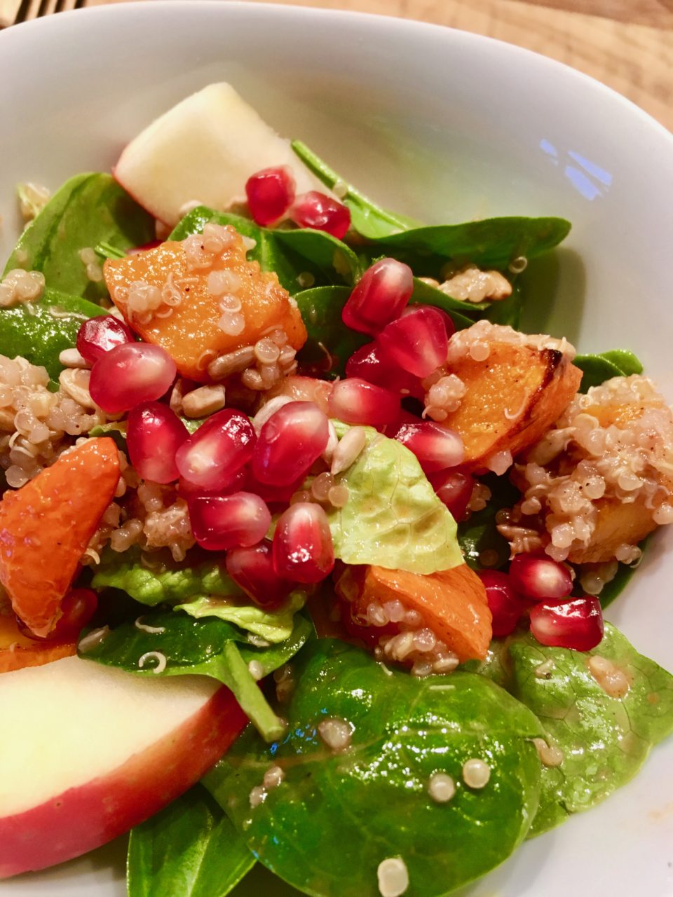 Winter-Fitmacher: Kürbis-Spinatsalat mit Quinoa und Granatapfel ...